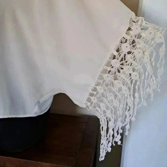 ❤️ Monteau Cream Blouse with crochet back - Picture 6 of 11